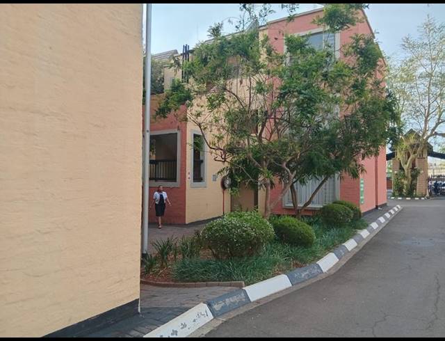 1 BEDROOM APARTMENT FOR SALE IN CLUBVIEW